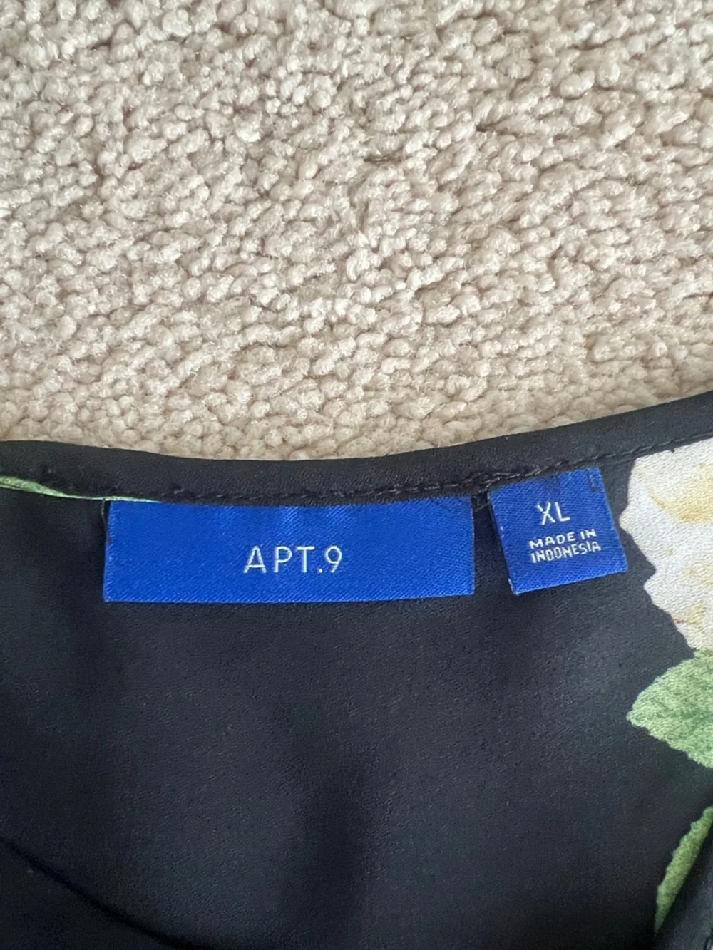 Apt. 9 Black Floral V-Neck Sleeveless Camisole - Picture 2 of 6